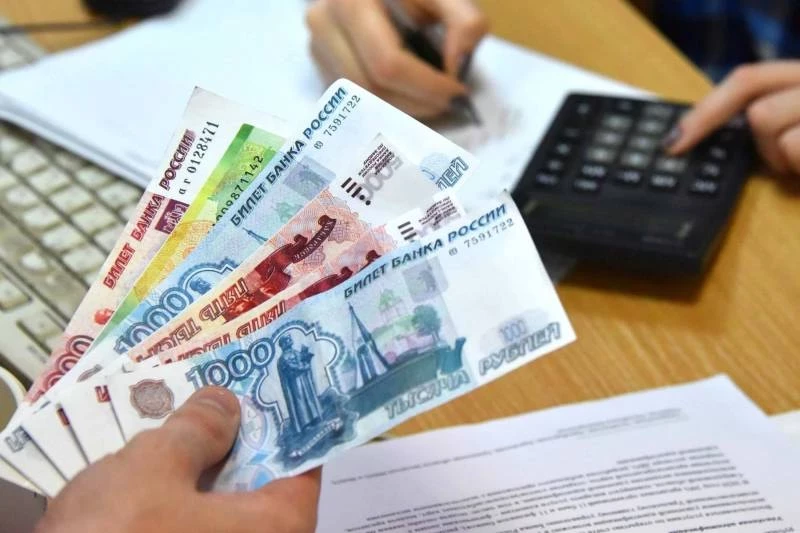 Кто получит 10 тысяч до 1 февраля? Список россиян, которым полагается выплата»