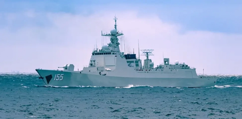 Показано столкновение китайского патрульного катера и эсминца НОАК в ходе преследования филиппинских кораблей