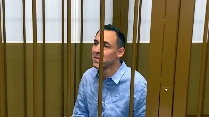 Макрон вспомнил об арестованном в РФ французе после прямой линии с Путиным