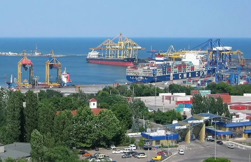 В результате атак ВС РФ резко сократился украинский экспорт из морских портов