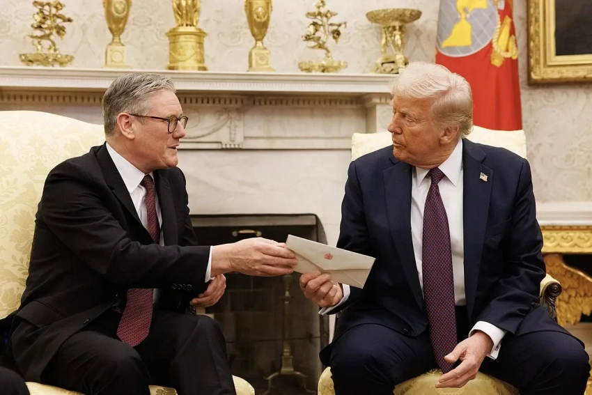 Стармер считает недопустимым «тарифное давление» Трампа на европейские страны