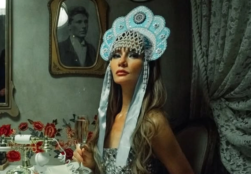 Аферистка Анна Делви отметила 35-летие в кокошнике в русском ресторане Нью-Йорка