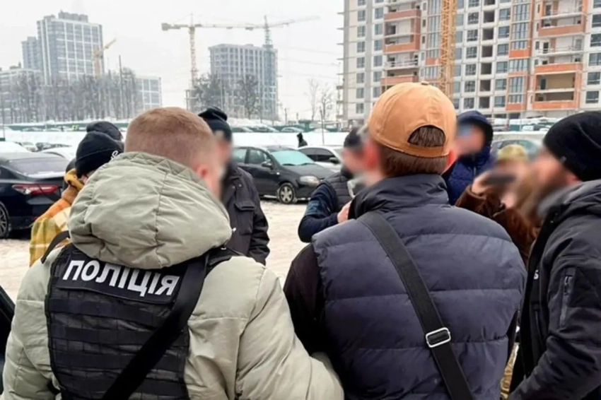 Полиция Украины проверяет более двух тысяч сообщений о минировании объектов