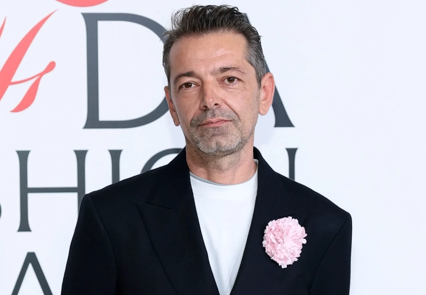 Новым креативным директором Versace стал Питер Мюлье