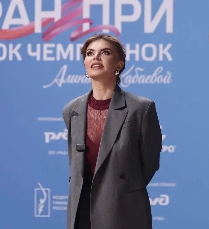 Алина Кабаева вышла в свет на фоне уголовного дела о хищении 8 млрд рублей при строительстве её академии