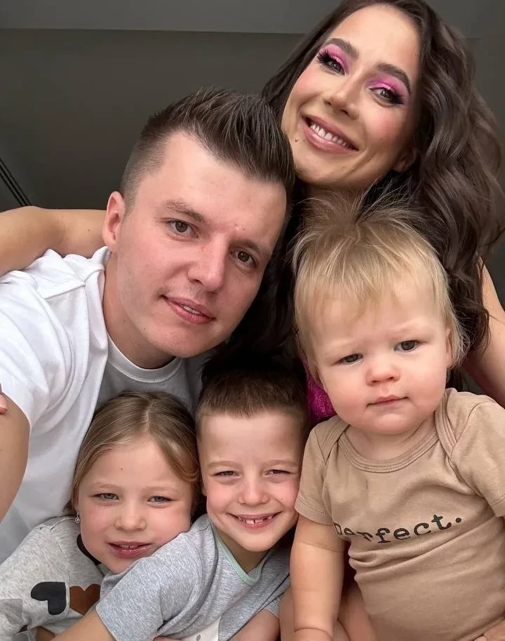 "Прошла первую химию, глаз не видит". Стали известны новые подробности состояния Лерчек, которая после родов лечится от рака четвёртой стадии