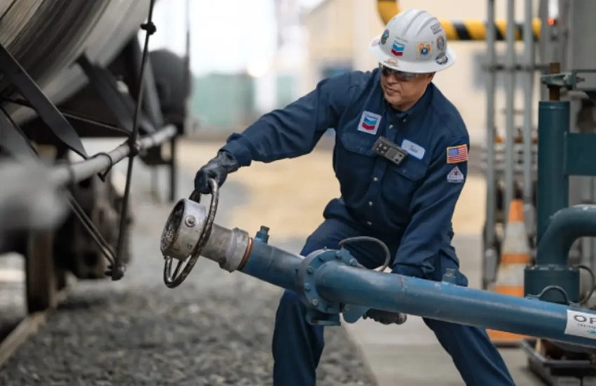 Нефть «штурмом» взяла планку в 90 долларов за баррель