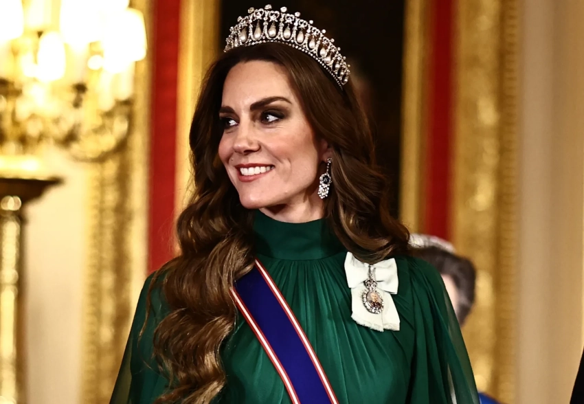 Кейт Миддлтон и принц Уильям, король Карл III и королева Камилла на банкете в честь визита президента Нигерии