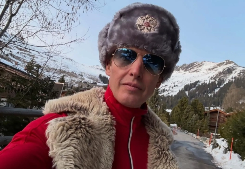 "Какое разочарование". Певца Джеймса Бланта "отменяют" из-за фото в ушанке с российским гербом